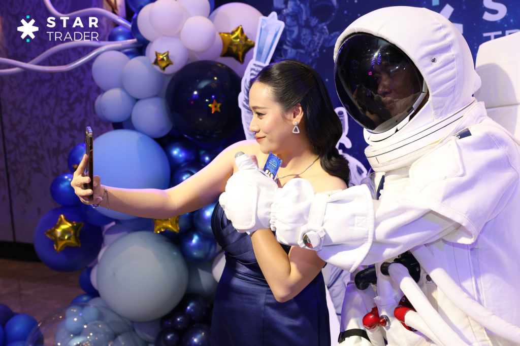 STARTRADER gala dinner at the Bangkok Marriott Hotel's Surawongse Ballroom. Photo 1